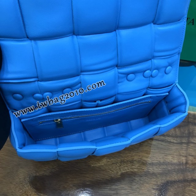Bottega veneta高端女包 96008泳池藍 寶緹嘉新款枕頭鏈條包 BV大金鏈子小羊皮枕頭包  gxz1177